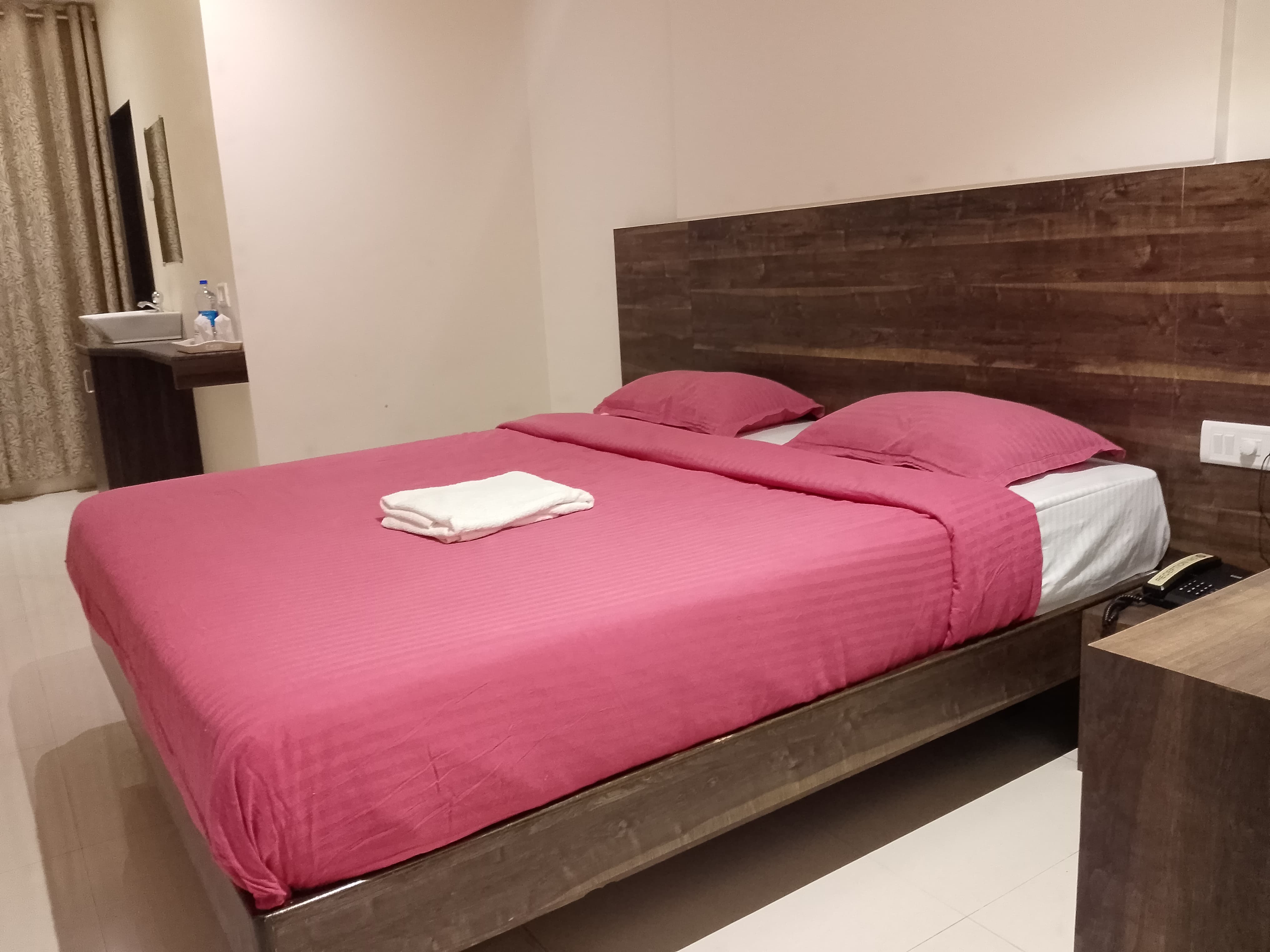 A/C Deluxe Room